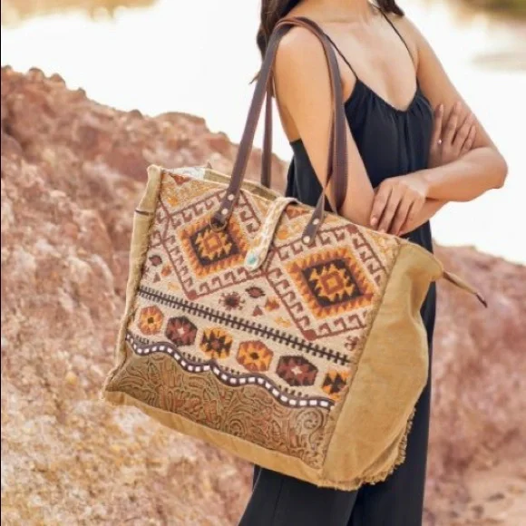 New Bohemian Aztec Western Print Weekender Travel Tote Bag - Picture 3 of 7